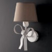 Immagine di Applique Fiocco Decorativo Bianco Shabby con Paralume Tortora Lucy Be Light 