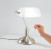 Immagine di Lampada Scrivania Ministeriale Classica Nickel Con Vetro Bianco