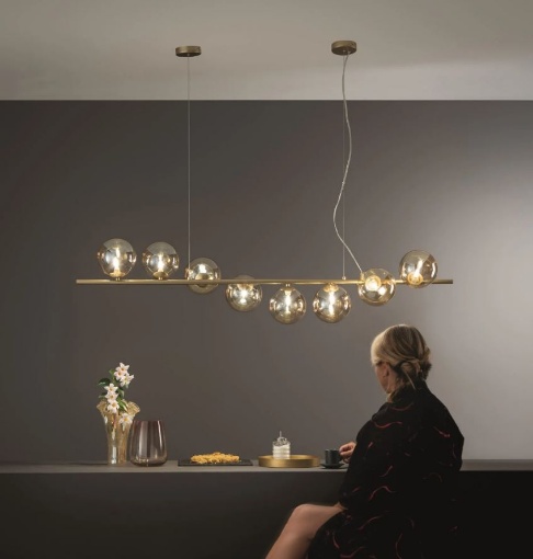Immagine di Lampadario Luminoso Per Tavolo Honey 8 Luci Sfere Vetro Luce Ambiente Design