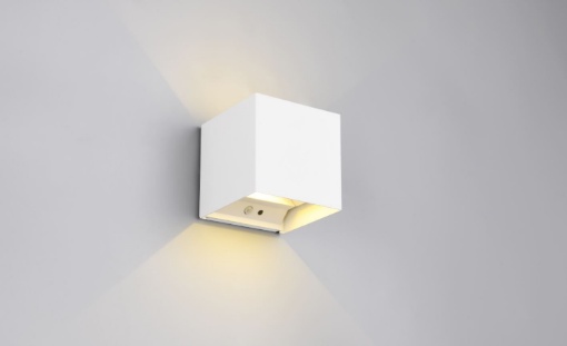 Immagine di Applique Talent Cubo Bianco Doppia Emissione Led IP44 con Sensore Movimento Trio Lighting 