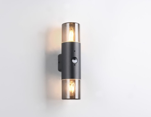 Immagine di Applique Ingresso Cilindro Nero Emissione Luce Sopra e Sotto Hoosic con Sensore Movimento IP44 Trio Lighting 